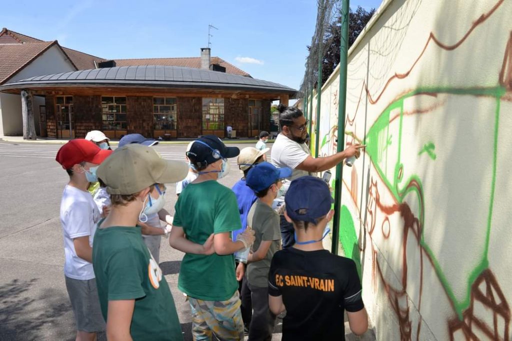 en action sur la fresque