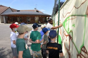 en action sur la fresque